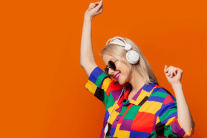 Woman dressed like she's from the 90s, wearing headphones and dancing