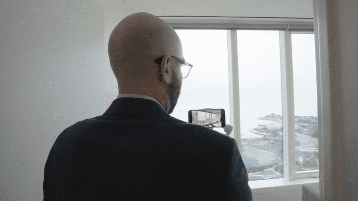 Realync - Website Video - Leasing 05_GIF (1) male property management recording 360 virtual apartment tour using realync platform