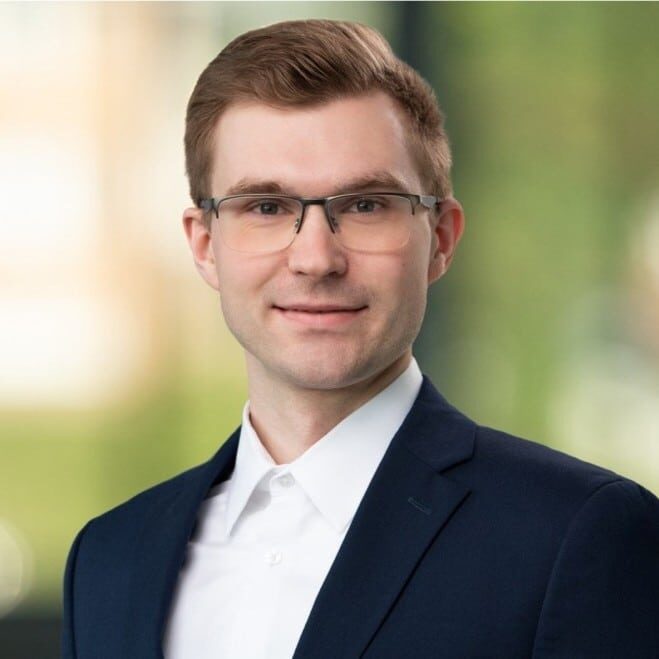 evan erichsen, assistant property manager at the townline, a wellington management property, headshot