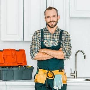 smiling handsome plumber standing with crossed arms and looking at camera in kitchen
1049769132
technical specialist